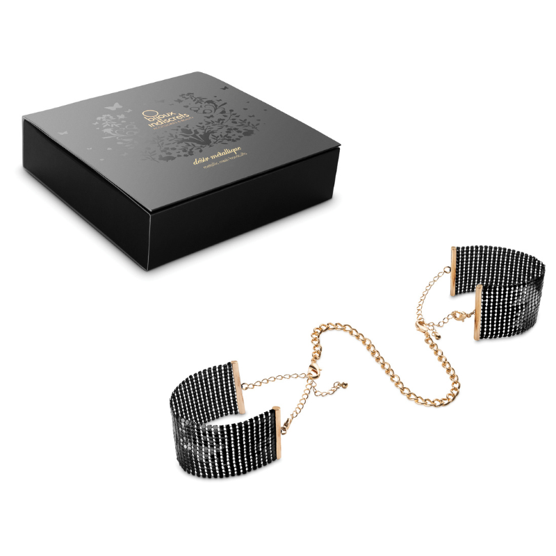 bijoux-indiscrets-desir-metallique-kajdanki-z-lancuszkow-czarne-kajdanki-i-opakowanie