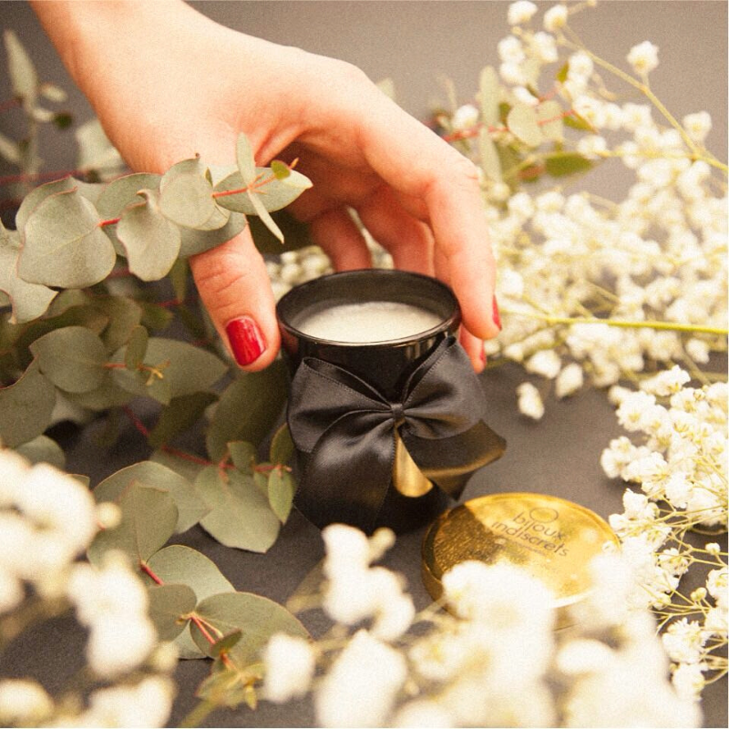 bijoux-indiscrets-melt-my-heart-aphrodisia-swieca-do-masazu-roza-jasmin-ylang-ylang-70-g-swieca-wsrod-kwiatow