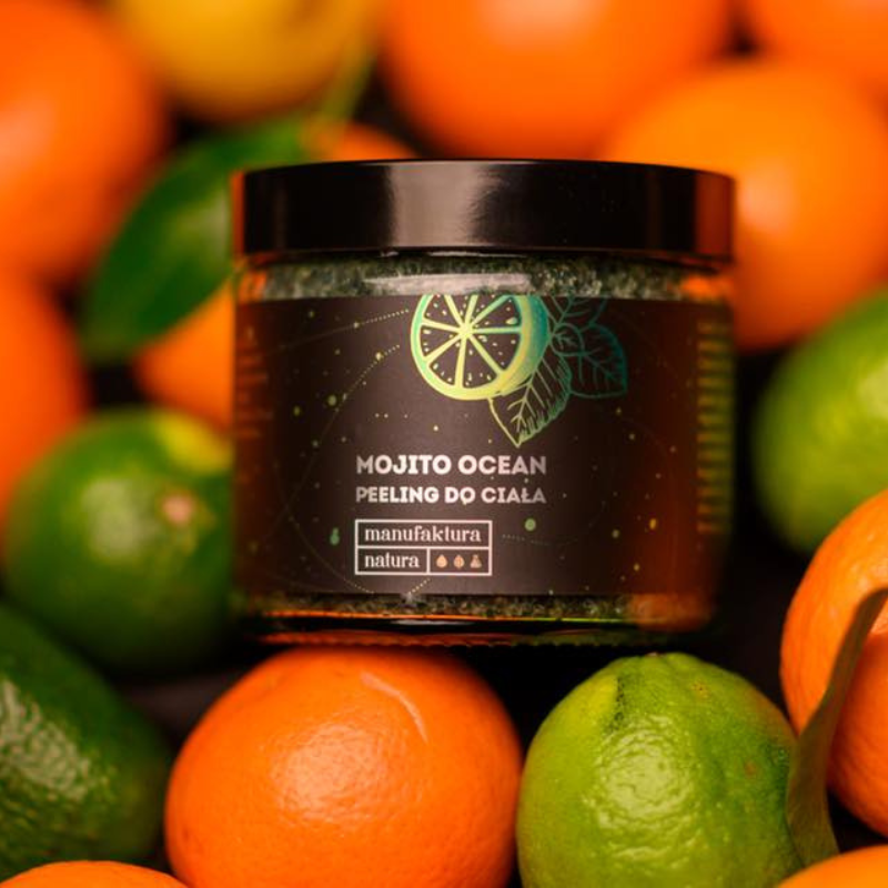 manufaktura-natura-mojito-ocean-naturalny-peeling-do-ciala-mojito-250-ml-100-%-organic-na-tle-mandarynek-i-zielonej-cytryny-limonki