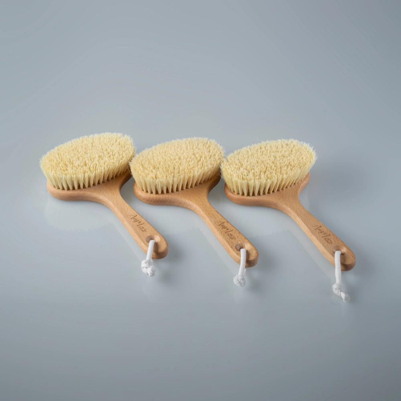 anmar-drewniana-szczotka-do-masazu-ciala-z-drewna-bukowego-i-wlosia-z-agawy-tampcio-paletka
