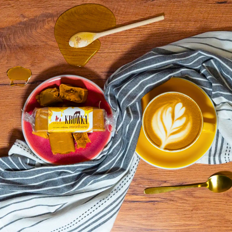 nomads-darvea-krowka-miodowa-z-miodem-ciagutka-mleczna-na-prezent-100-g-recznie-robiona (8)