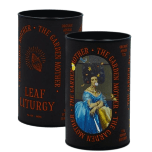 czarna-herbata-assam-the-garden-mother-leaf-liturgy-premium-puszka-na-prezent-ekskluzywna-kompozycja-aromatyczna-herbata-organiczna-eleganckie-opakowanie-z-klasycznym-motywem (3)