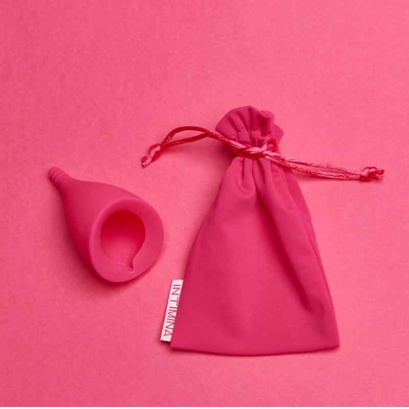 kubeczek-menstruacyjny-lily-cup-rozowy-z-dedykowanym-woreczkiem-intimina-silikon-medyczny-wielorazowy-ekologiczne-rozwiazanie-dla-higieny-intymnej