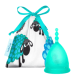 lady-cup-rewolution-hipoalergiczny-kubeczek-menstruacyjny-z-silikonu-medycznego-jasnoniebieski-rozmiar-s-l-zero-waste (5)