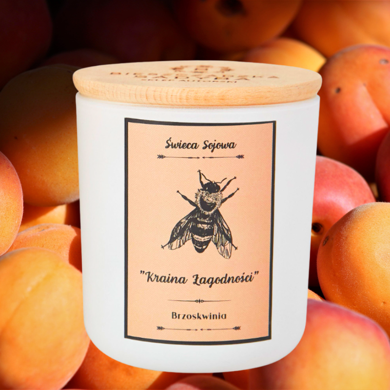 bieszczadzka-sadyba-kraina-lagodnosci-naturalna-swieca-sojowa-brzoskwinia-180-g-recznie-robiona-ekologiczna-relaksacyjna-dekoracyjna-na-prezent-handmade-szklane-opakowanie