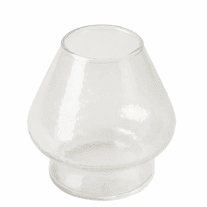 szklana podstawka pod chasen Naoshi na białym tle